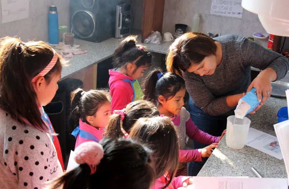 Taller de cocina para niñas y niños, en Alto Comedero.