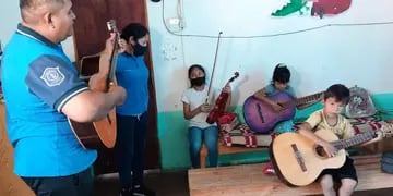 Una escuela infantil de policías de Salta enseña música para contener a los alumnos