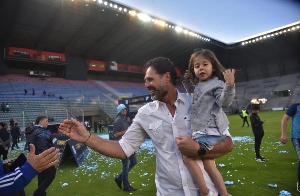 Carlos "Pichón" Bossio, el entrenador del Racing campeón del Federal A. Se lo dedicó a su hija y al "angel que los cuida"(Javier Ferreyra / Enviado Especial).