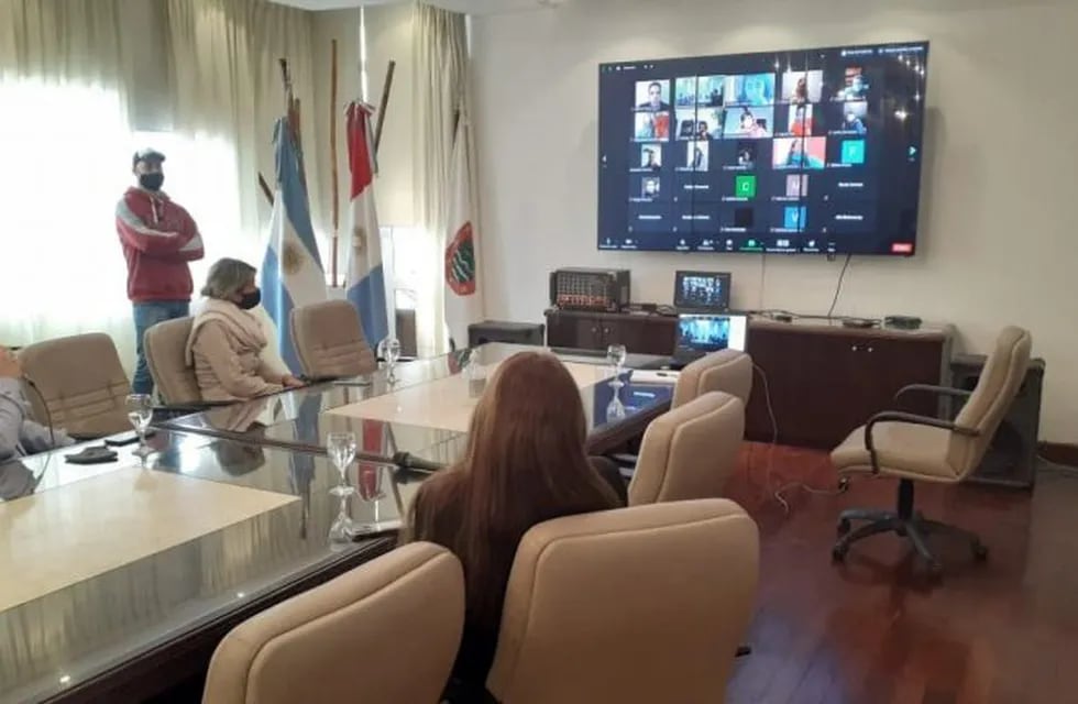 Se realizó un encuentro virtual entre los jóvenes por el proyecto de estación de carga sostenible en Carlos Paz