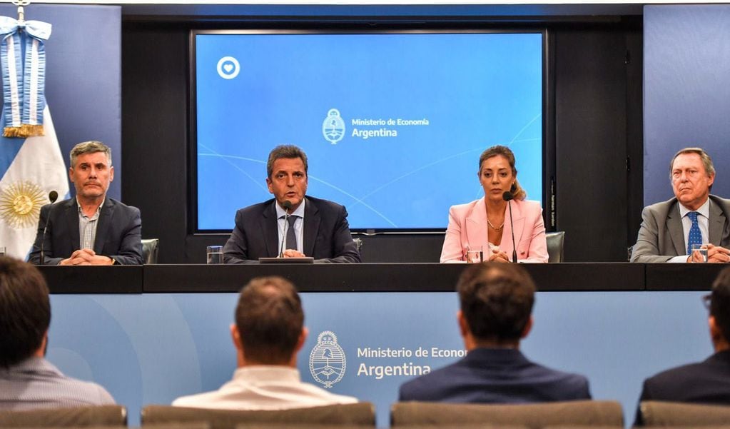El ministro de Economía, Sergio Massa, anunció la intervención de la empresa de energía eléctrica Edesur. Foto: prensa Ministerio de Economía