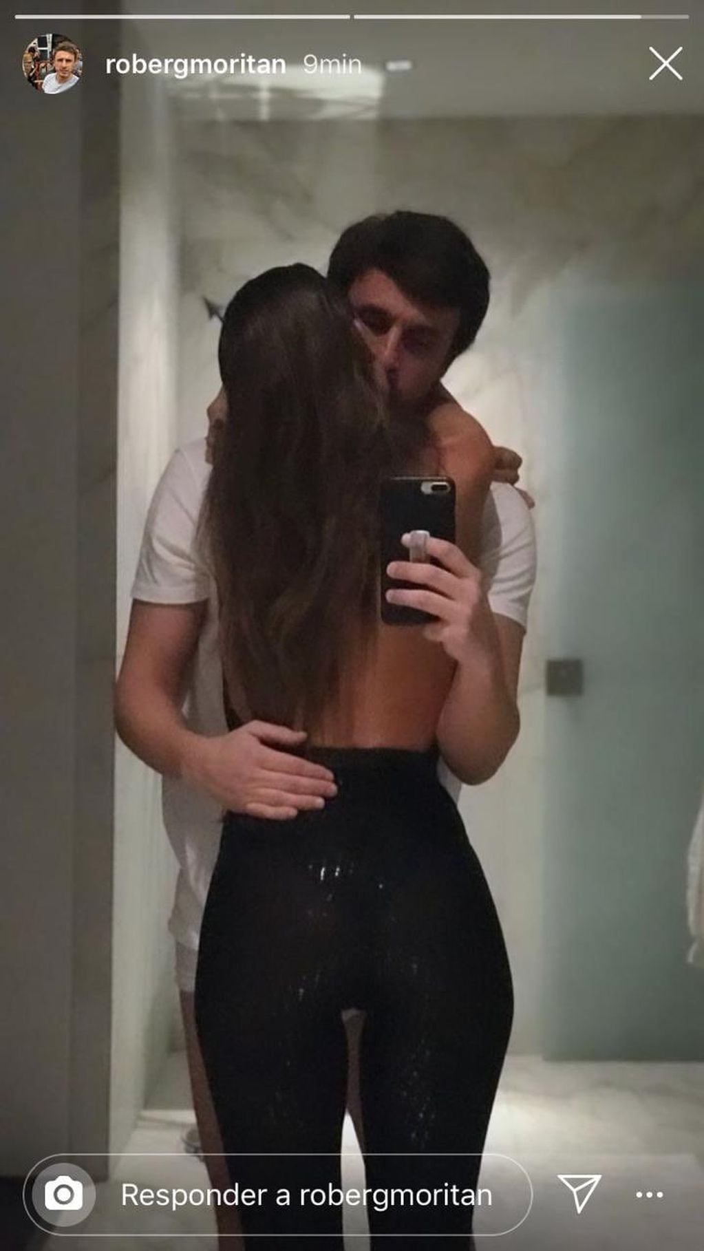 La foto de Pampita y su novio que publicaron y, al instante, borraron de Instagram (Twitter: @AngeldebritoOk)