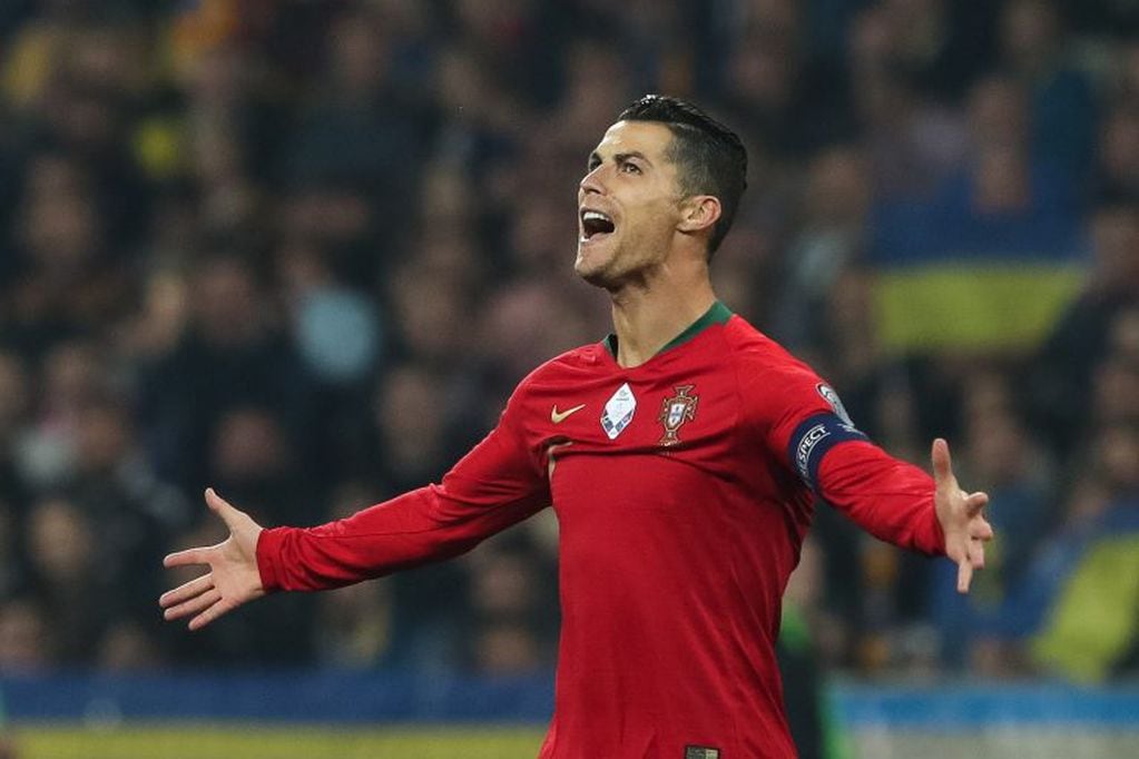 Ronaldo tiene en el horizonte el sorprendente récord del iraní Ali Daei con 109 tantos con su selección (Foto: EFE/EPA/PAULO NOVAIS)
