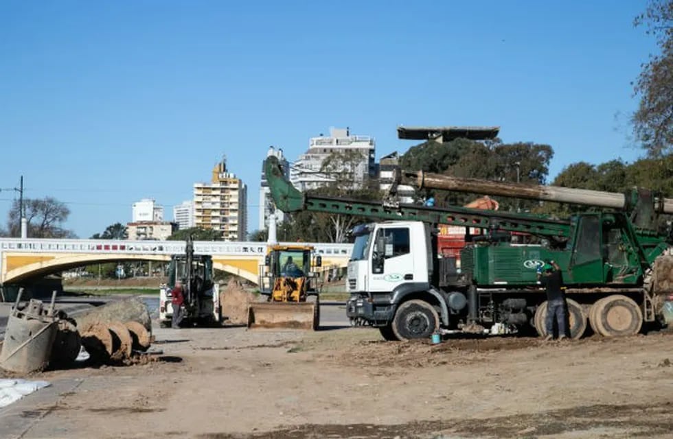 Las obras para emplazar al nuevo puente mantendrán un tramo cortado de la Costanera.