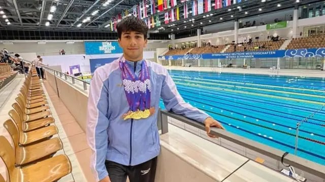 El joven neuquino que sufrió una enfermedad cuando era chico y ahora es campeón mundial de natación.