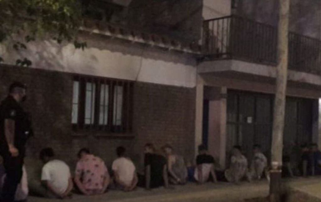 Imputaron 27 personas en un operativo en Guaymallén por una fiesta clandestina.