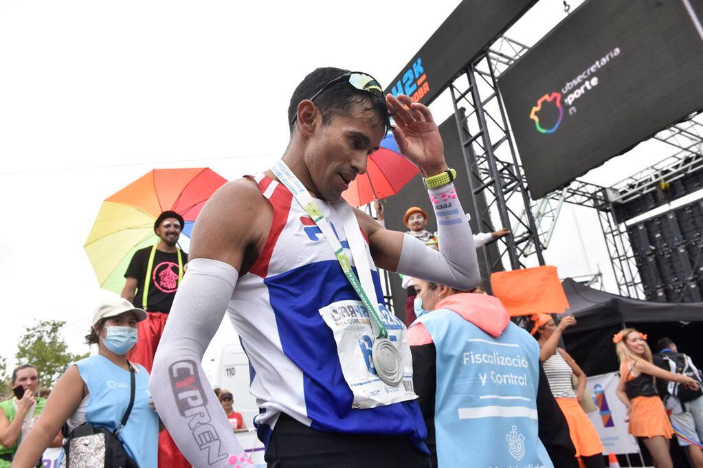 Pedro Gómez ganador de los 42K Se corrió la  Maratón de Córdoba cerca de 14 mil personas compitieron en cuatro categorías: 42K, 21K, 10K y 5K 42k. (Ramiro Pereyra /La Voz)