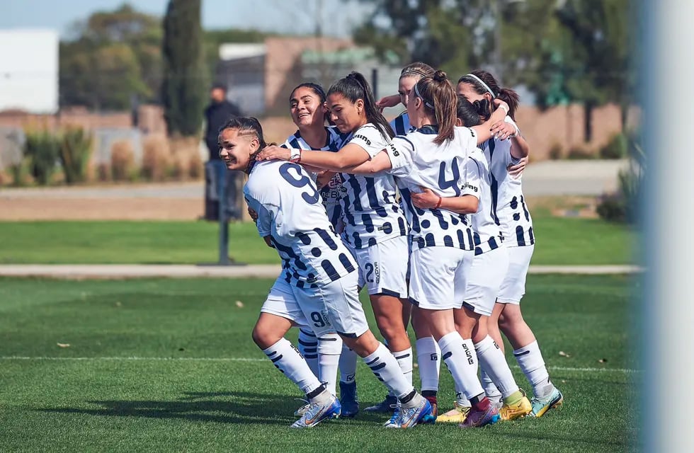 El femenino de Talleres celebra uno de los goles ante All Boys (Prensa Talleres).