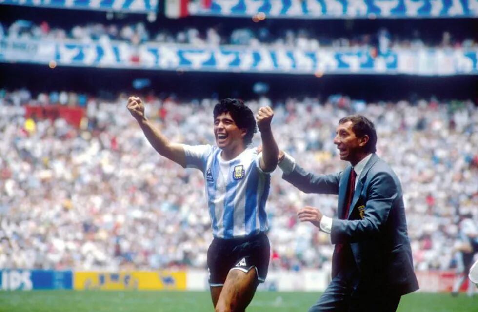 Carlos Bilardo fue DT de Maradona durante 1986 y 1990. También estuvieron juntos en el Sevilla (web).