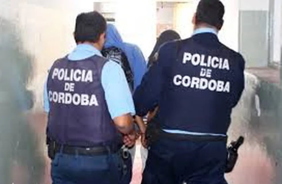 Policía de Córdoba detuvo a dos ladrones.