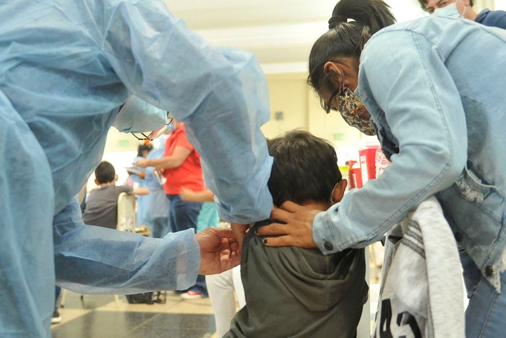 Los turistas extranjeros menores de 18 años podrán recibir vacunas en el país (foto: Javier Ferreyra)