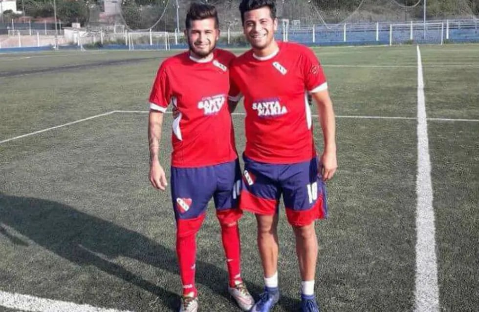 Juan Carlos Maldonado y su hermano Emanuel, de 28 años que también jugará en Independiente de Cosquín.