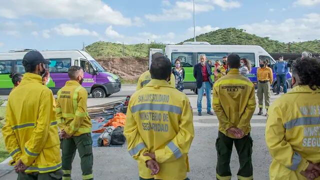 Brigadistas de San Luis partieron para ayudar en el incendio de El Bolsón