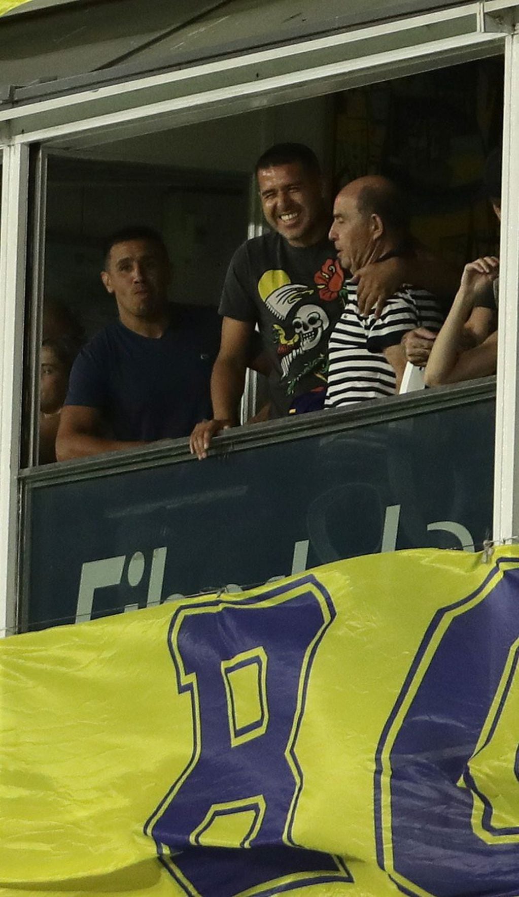 Juan Roman Riquelme y Ricardo Bochini en la tribuna (Foto:Alejandro PAGNI / AFP)