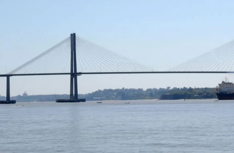 El incidente se registró al norte del cruce por el puente Rosario-Victoria. (Archivo)