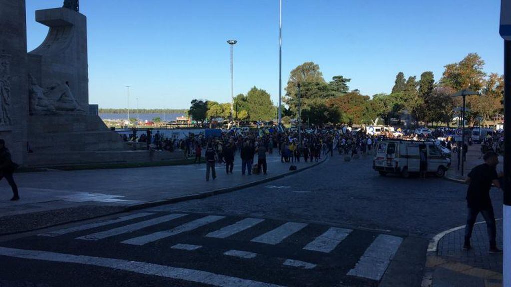 Los canallas llevaron los festejos al Monumento.