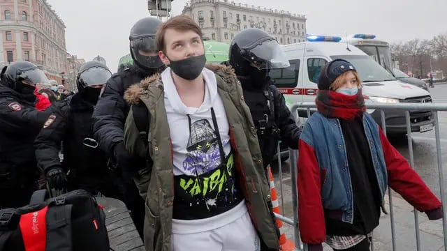 Masiva marcha contra Putin en Rusia deja cientos de detenidos