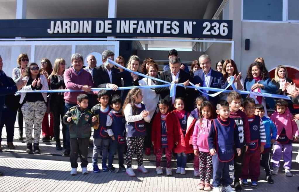 Peppo inauguró tres nuevos jardines de infantes en Castelli. (Web).