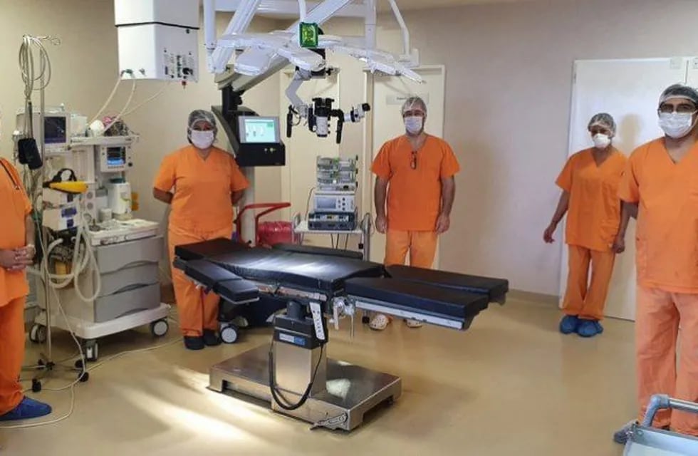 Realizan la primera cirugía de cerebro con una paciente despierta en Neuquén