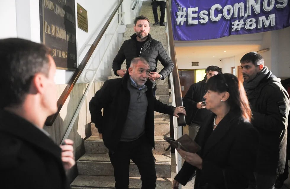 El precandidato a gobernador Luis Juez llegó de sorpresa al Comité Radical. Foto: Federico López Claro.