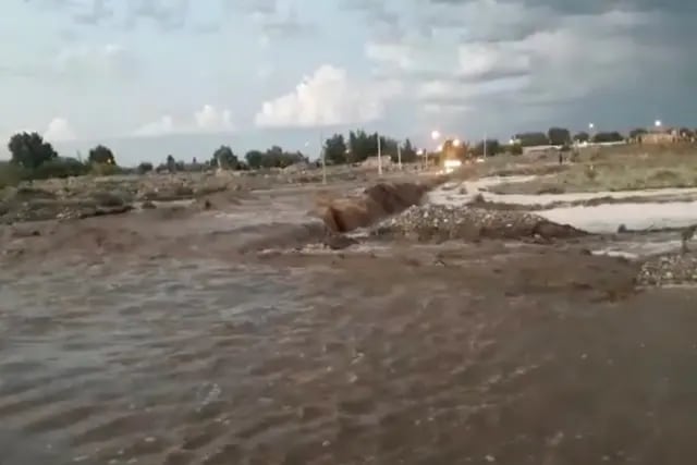 Pasos cortado por el aumento del caudal del Río Diamante