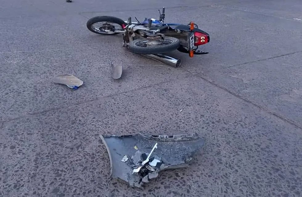 Un joven de 28 años murió al caer de su moto.