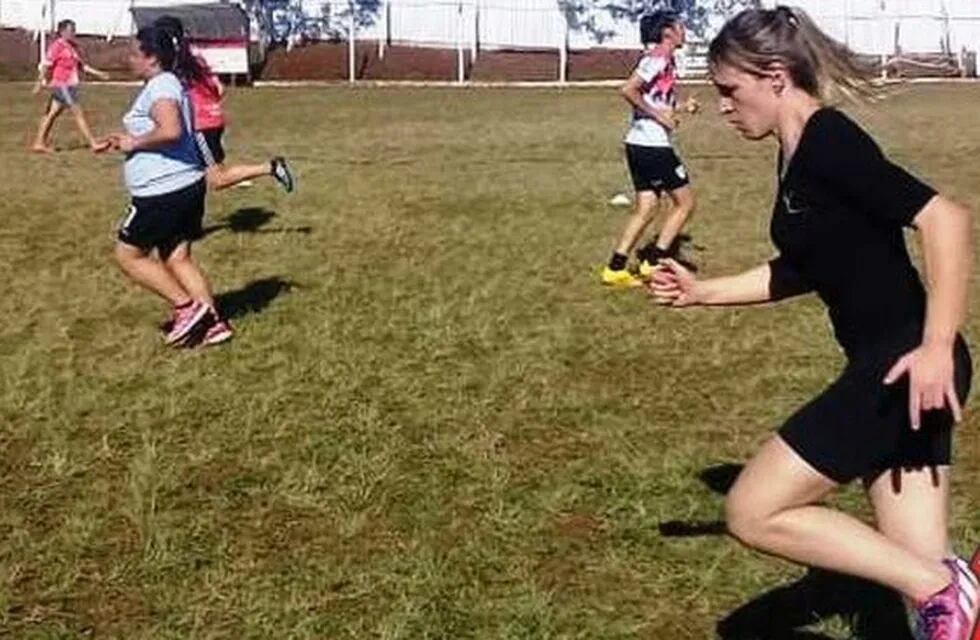 Oberá entrena su selección femenina de fútbol para jugar con la de Posadas. (Liga)