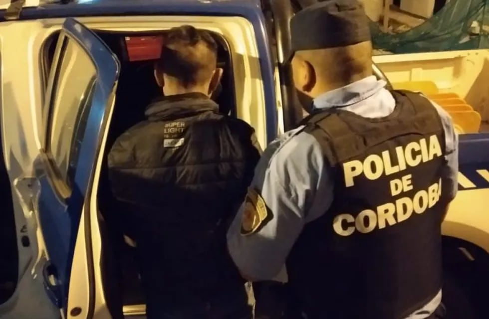 Dos detenidos en Despeñaderos: se resistieron a un control y agredieron a un Policía
