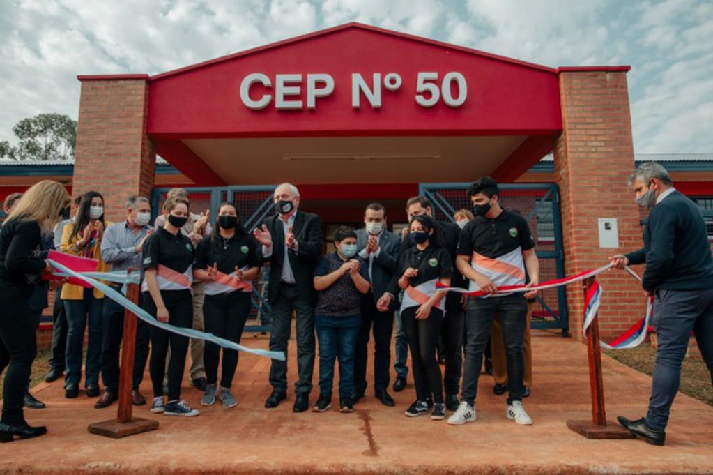 Oficialmente se inauguró la nueva terminal de ómnibus y el edificio del CEP N°50 en la localidad de Gobernador Roca.