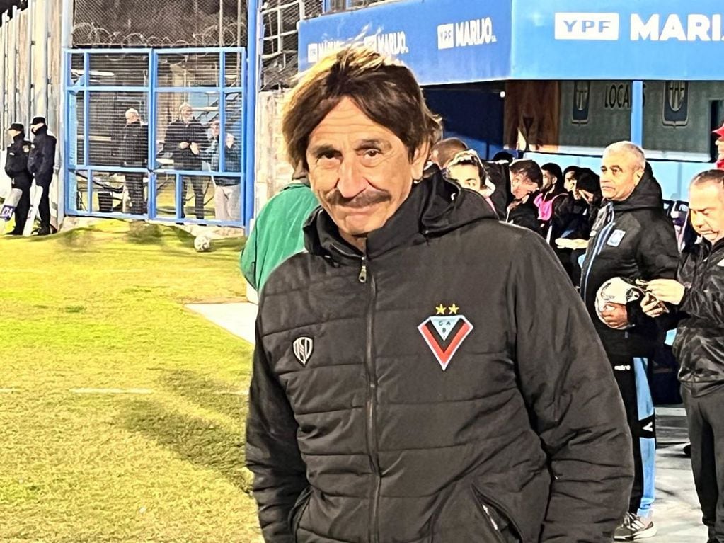 Pablo Vicó, este sábado, disputa se último encuentro como entrenador de Brown de Adargué, ante Estudiantes de Río Cuarto. (Tomy Fragueiro)