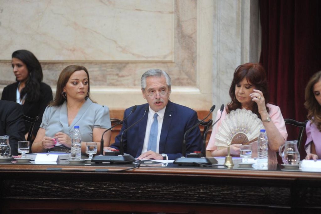El presidente Alberto Fernández fue recibido por la vicepresidenta Cristina Fernández de Kirchner.