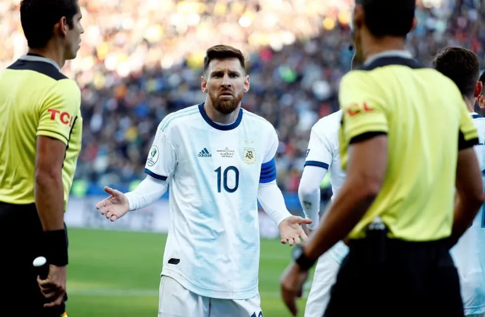 Lionel Messi tras ser expulsado contra Chile en la Copa América. (EFE)