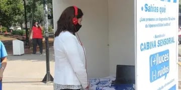 En Formosa instalaron una cabina de sonido que permite percibir lo que sienten las personas con autismo y los animales ante la pirotecnia