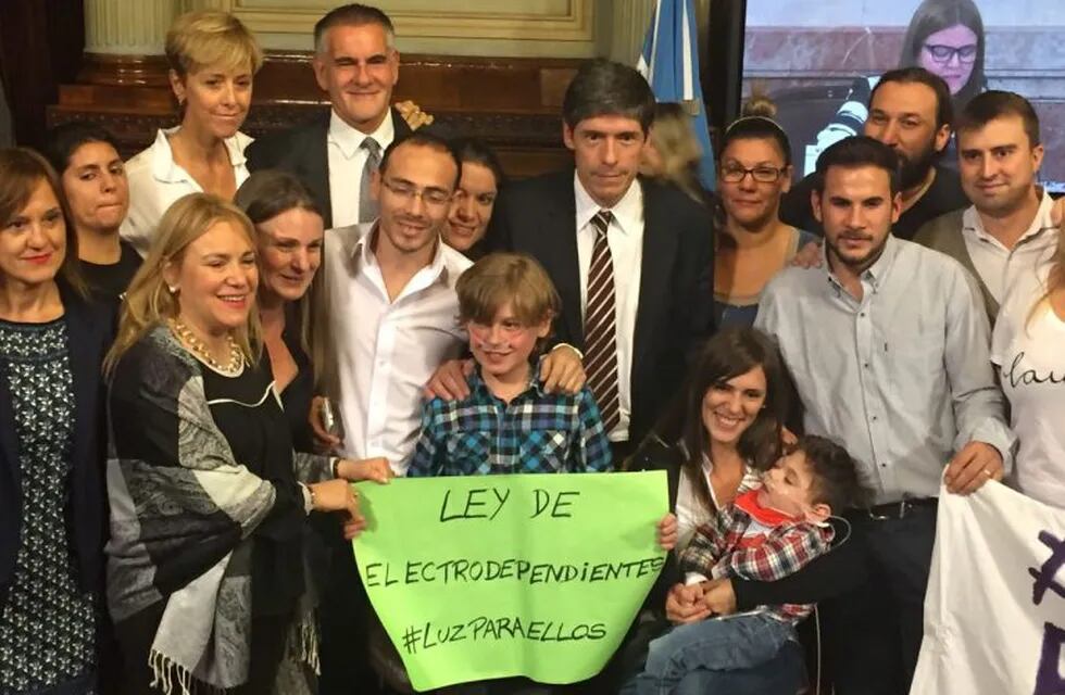 Familiares de electrodependientes felices tras la aprobación de la ley.