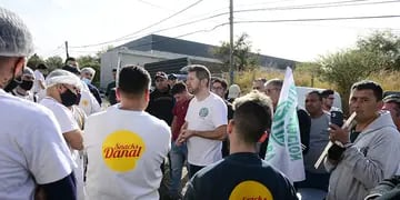 Protesta bloqueo del gremio de Almaceneros en fábrica de Snack Danal