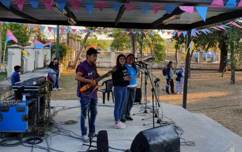 Voces jóvenes animaron la jornada con su música y sus canciones en el predio de Río Blanco.