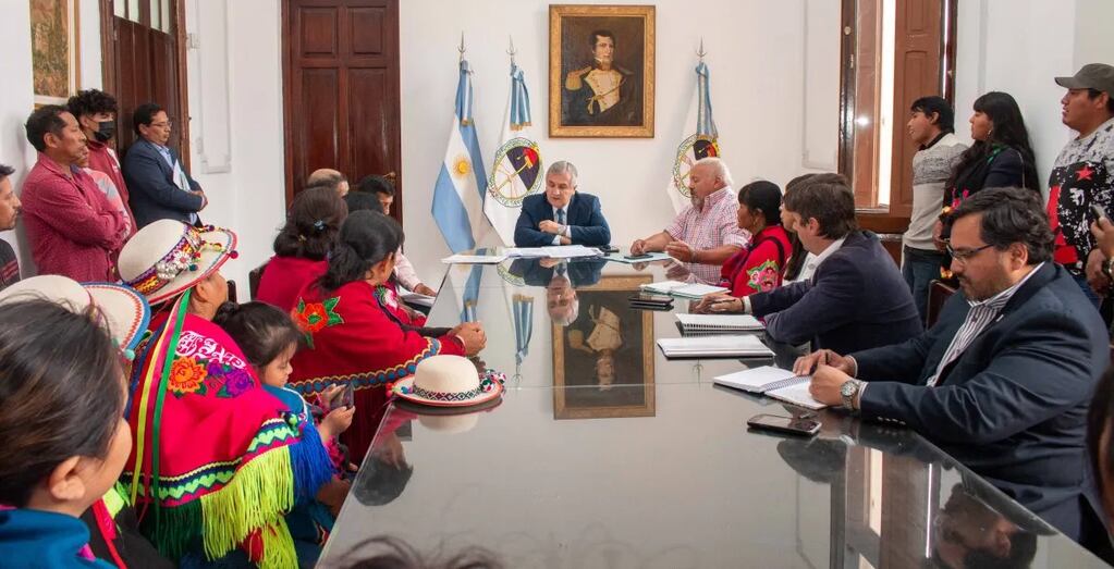 El gobernador de la Provincia, Gerardo Morales, recibió en el Salón Blanco de la Casa de Gobierno al comisionado municipal de Caspalá, Natividad Apaza, y vecinos de ese pueblo.