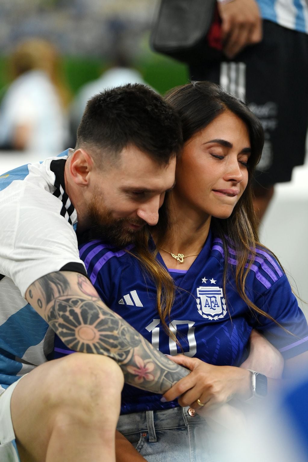 Lionel Messi y Antonela Roccuzzo felices tras la consagración de Argentina en Qatar.