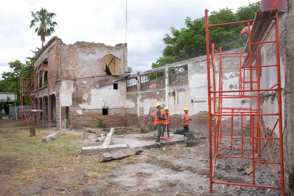 Iniciaron la restauración de la antigua Casa Salonia en Alvear.