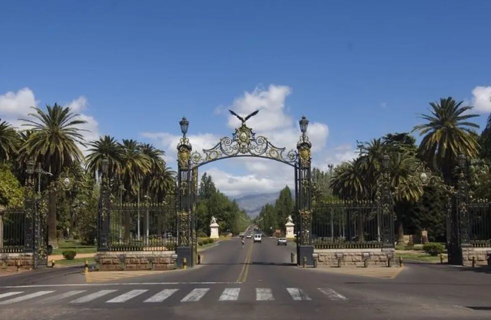 Integrantes de la Asamblea por el Árbol presentaron una denuncia a la Fiscalía de Estado por el marcado deterioro del Parque