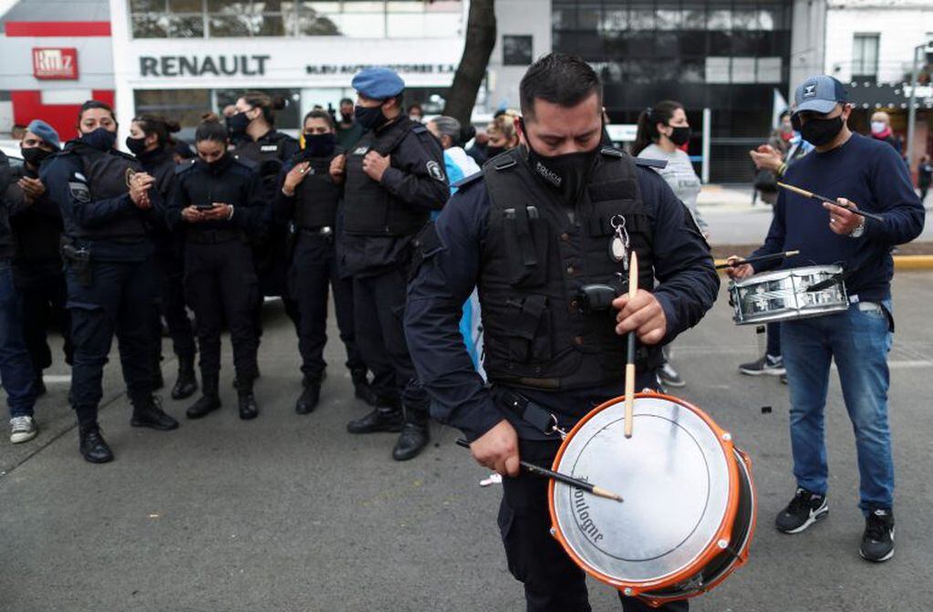 Protesta de la Policía Bonaerense frente a la Residencia de Olivos (Foto: REUTERS/Agustin Marcarian)