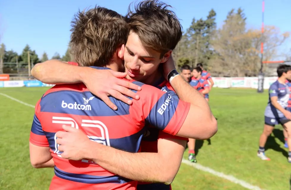 La Tablada se impuso 27-26 a Urú Curé en el partido por el tercer puesto del Oficial de Rugby. (José Gabriel Hernández / La Voz)