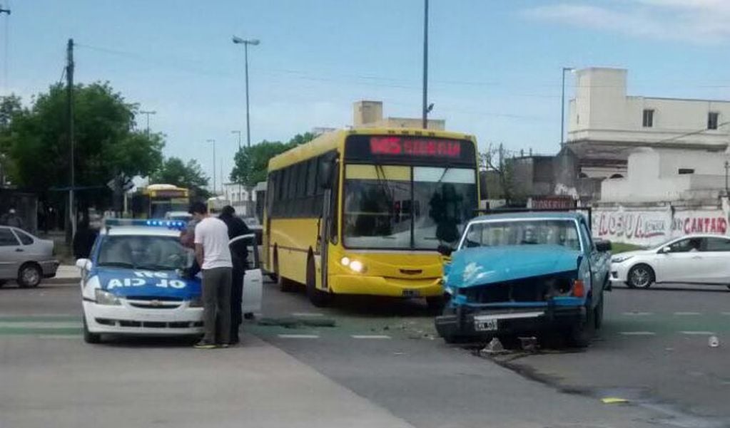 Subieron 90% los accidentes protagonizados por el transporte público rosarino