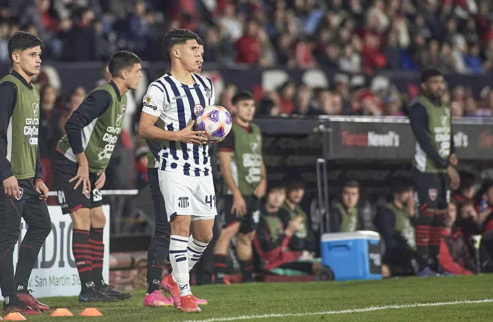El lateral Tomás Olmos hizo su debut en Talleres, y se emocionó por el esfuerzo de su familia.