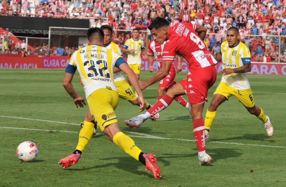 El "Cuqui" Márquez convirtió el segundo gol local.