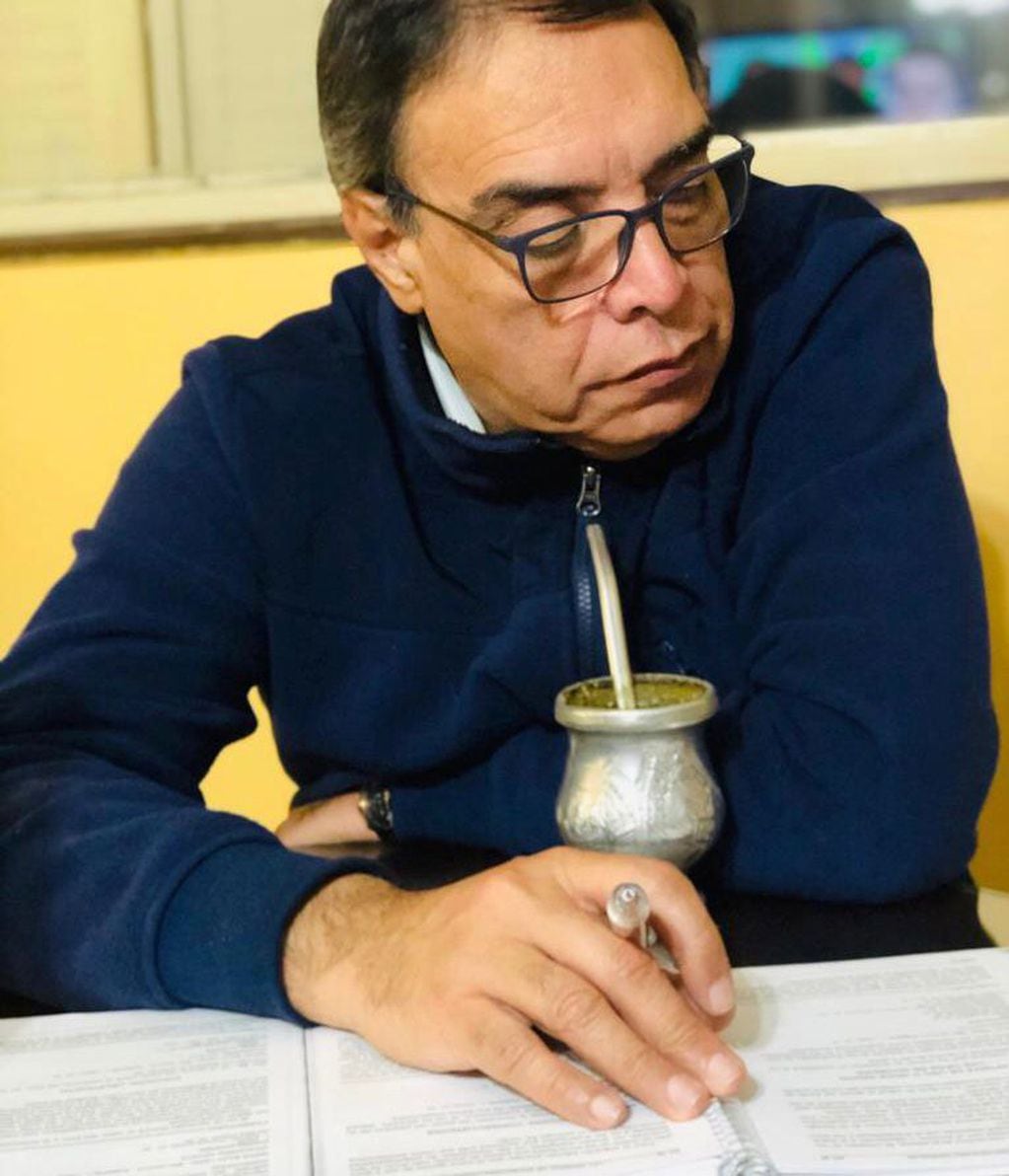 Daniel Sileci en una de las tantas materias para las que estudió mientras vivía en mendoza y cursaba escribanía en Tucumán. Foto: Gentileza
