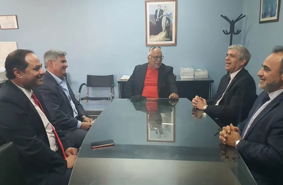 Sumamente fructífera resultó la reunión entre el titular de UPCN Jujuy, Luis Cabana, y la comitiva de la UCASAL, encabezada por su rector Rodolfo Gallo Cornejo.