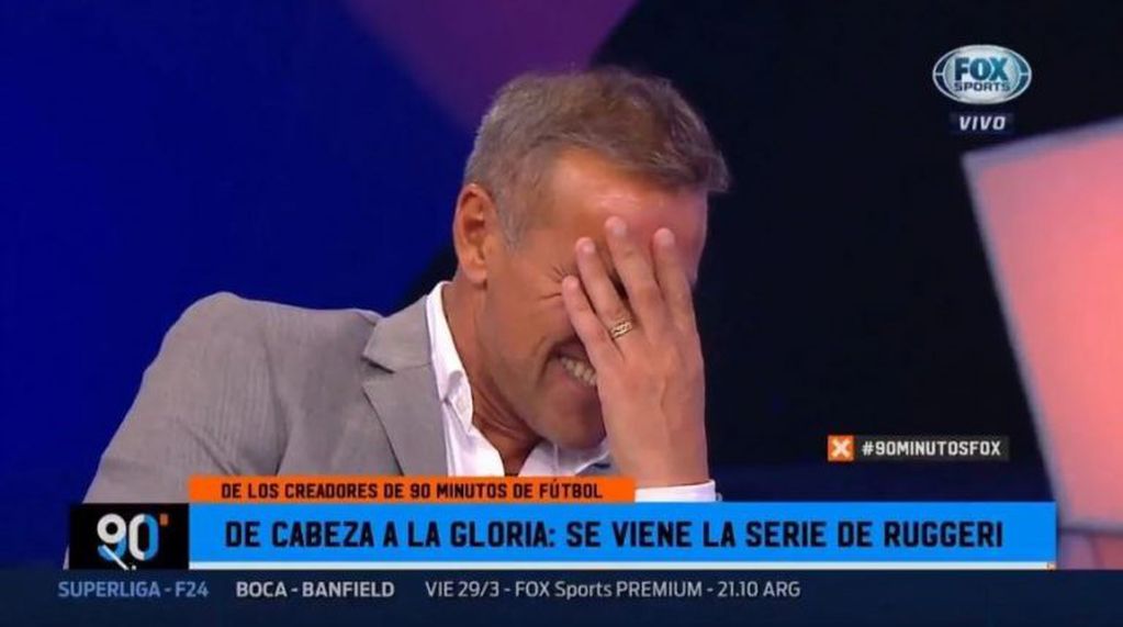 Raúl Cascini no puede contener la risa (Foto: captura Fox Sports)