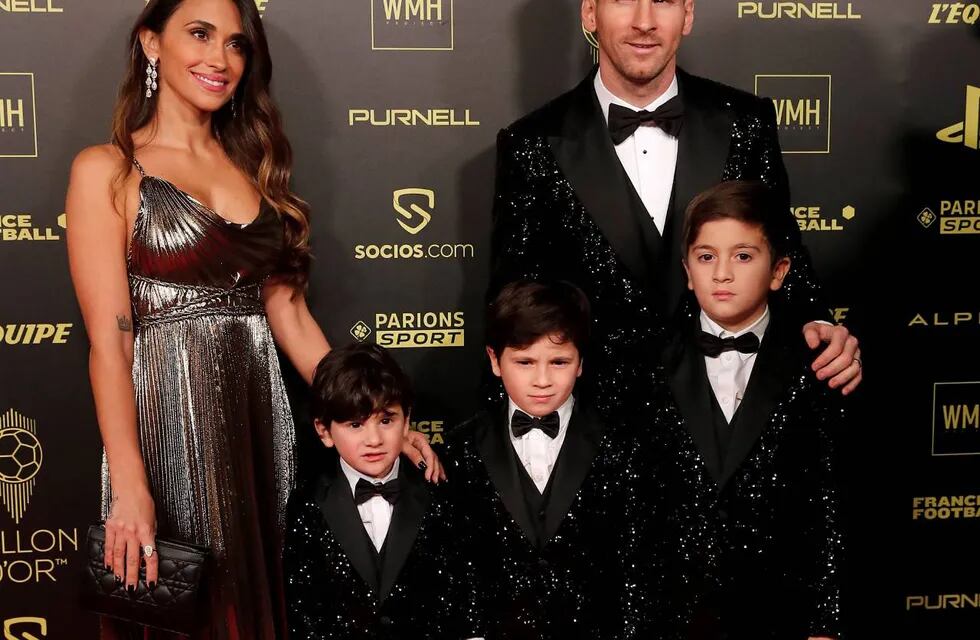 La familia completa estuvo presente en la ceremonia en París.