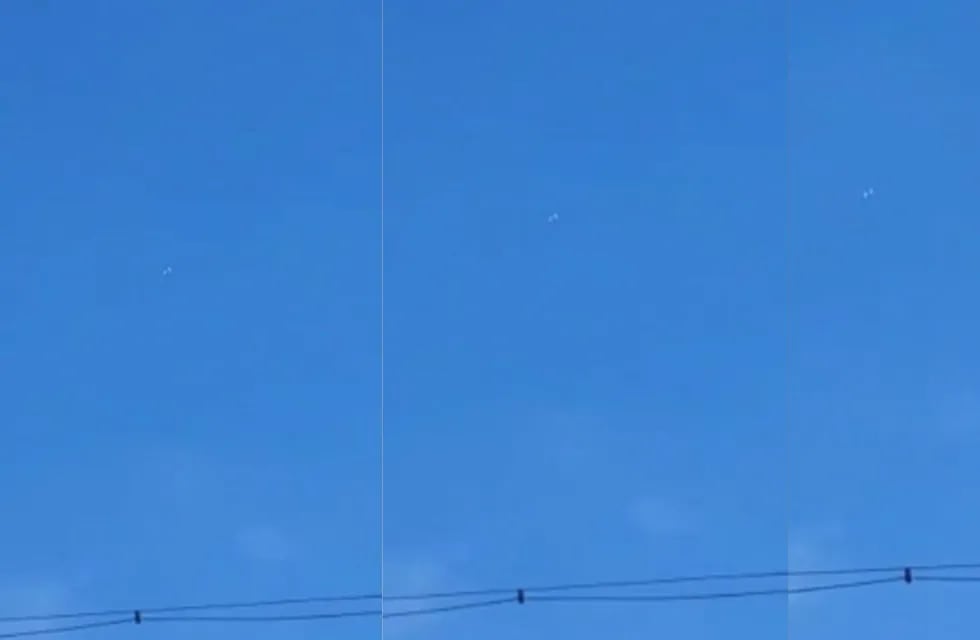 Vecinos filmaron un objeto volador extraño.